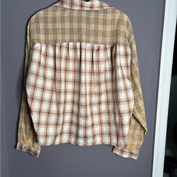 POL Tan and Pink Plaid Button Down Shirt With Front Pockets Size Small - Picture 6 of 7